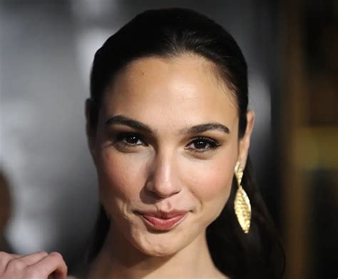 Gal Gadot’s Measurements: Bra Size, Height, Weight and More